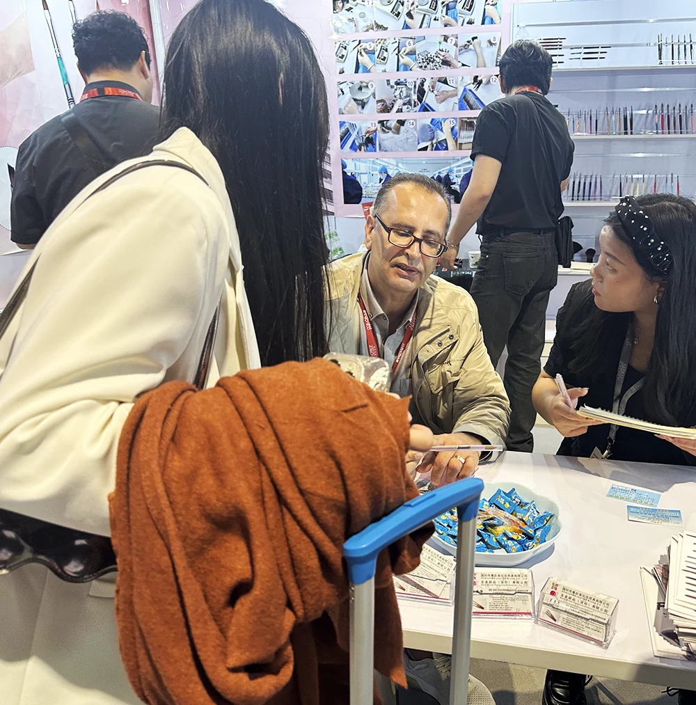 Cosmoprof HK 2024, a rencontré de nombreux brosses à ongles anciennes et nouveaux amis.