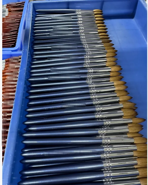 Un lot de brosses à ongles professionnelles finies dans leur emballage et prêtes à être expédiées ｜ La meilleure usine de sources de brosses propose une personnalisation OEM et ODM pour les grossistes mondiaux